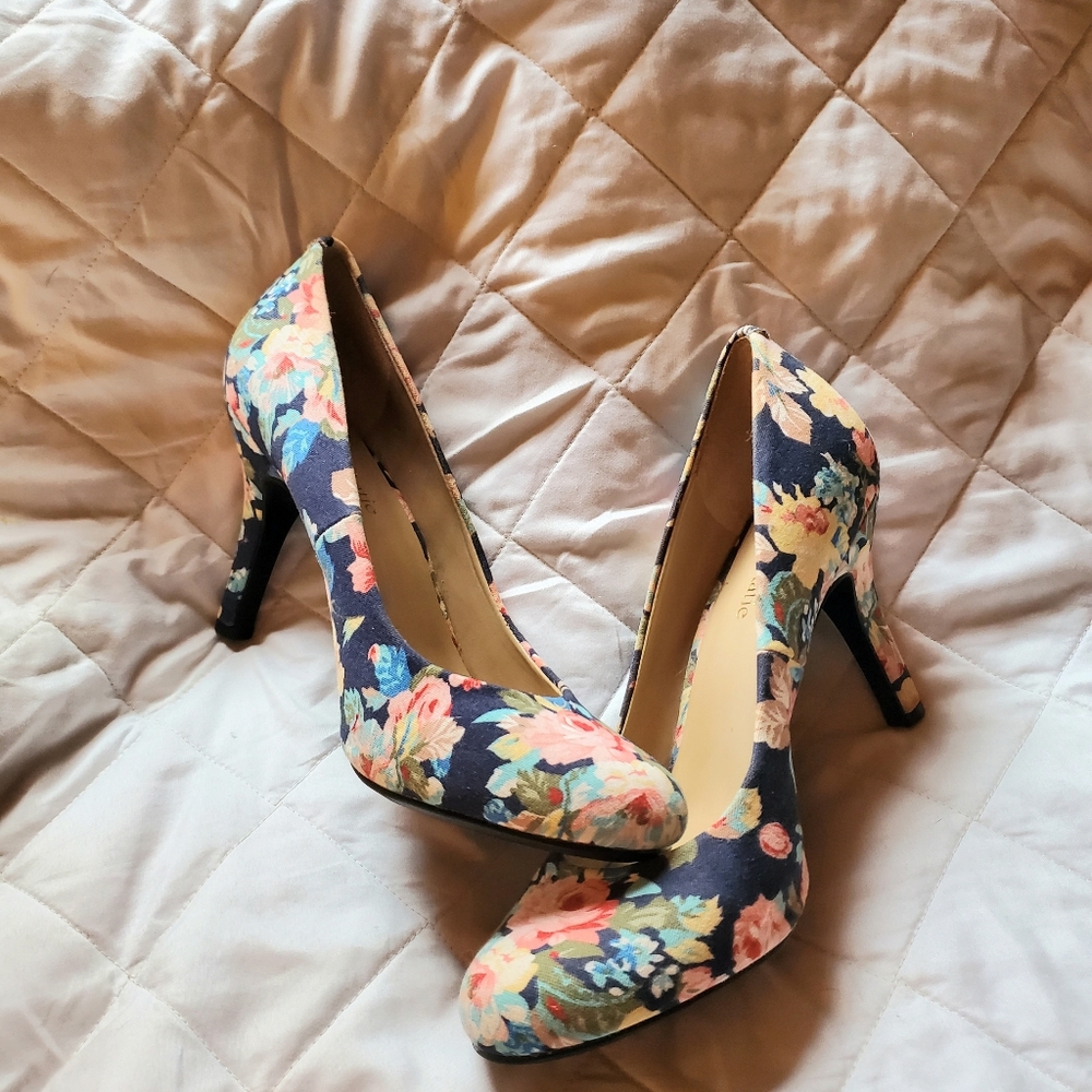 Kelly & Katie Navy Floral Heels